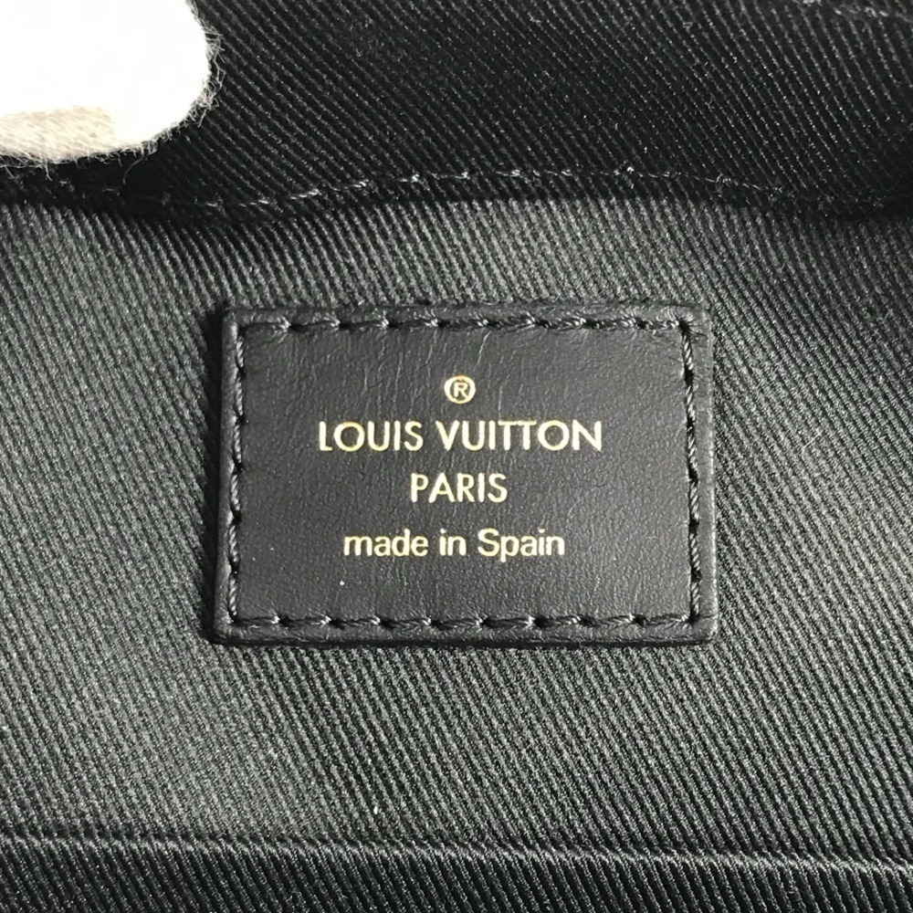 LOUIS VUITTON Black Monogram Canvas Pochette Shoulder Bag - Picture 14 of 15
